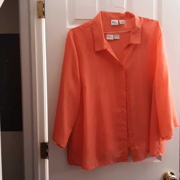 Blouse - Picture 2 of 3